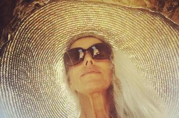 Tetap Segar di Usia 63 Tahun, Ini Rahasia Cantik Yasmina Rossi