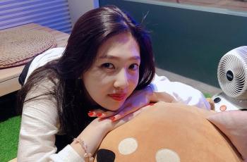 Bikin Cemas, Gaun Joy Red Velvet Dianggap Kelewat Ketat dan Rawan Robek
