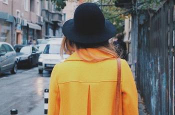 Yuk Intip, Inspirasi Outfit Warna Kuning dari Para Artis
