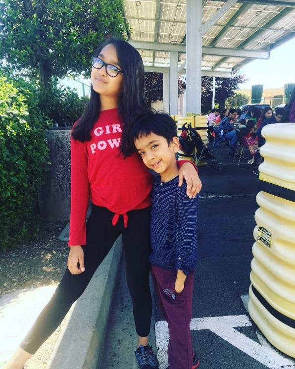 Samaira Mehta dan adik laki-lakinya, Aadit. (Instagram/@coderbunnyz)
