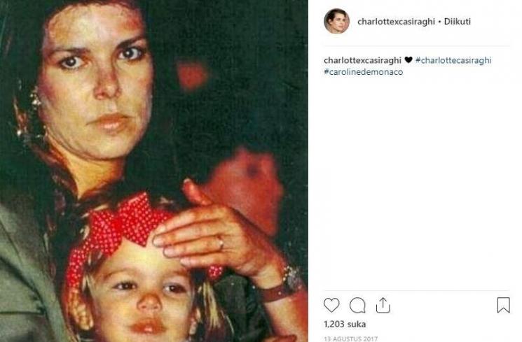 Foto masa kecil Charlotte Cashiragi dan ibunda. (Instagram/@charlottexcasiraghi)