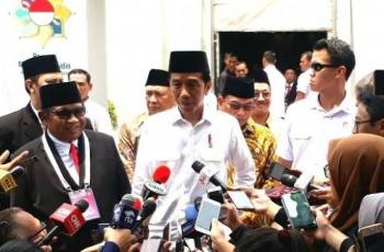 Kekinian, Jokowi Pakai Jaket ala Film Dilan Karya Anak Muda Bandung