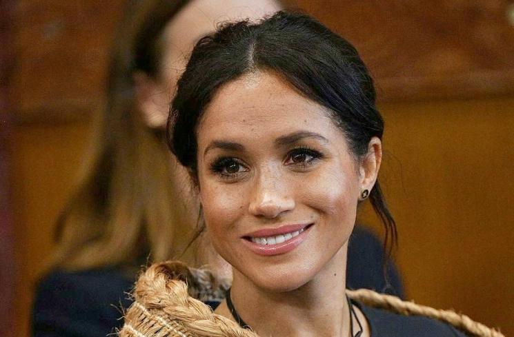 Heboh Rok Transparan Meghan Markle, Cuma Ilusi Optik?