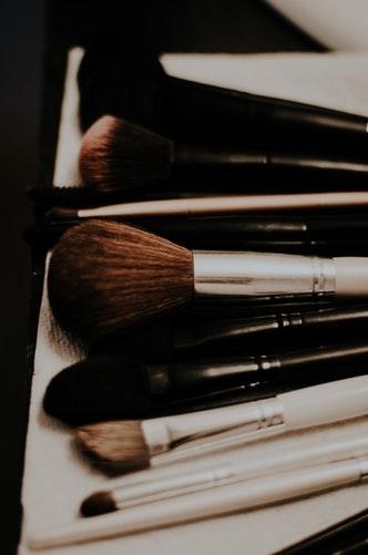 Brush makeup. (Unsplash/Morgan McDonald)