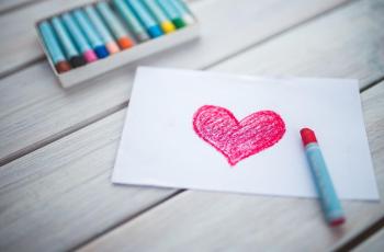 Bucin Banget! Viral Aksi Pria Bikin Surat Cinta, Ditempel di Tepi Sawah