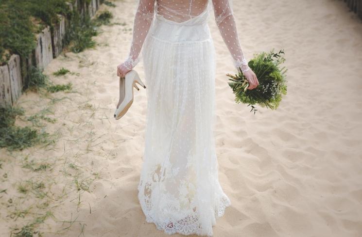 Ilustrasi mengenakan gaun pengantin. (Unsplash/Sweet Ice Cream Photography)