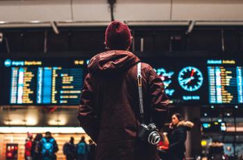 Jangan Salah Kostum, Ini Panduan Airport Style untuk Kamu