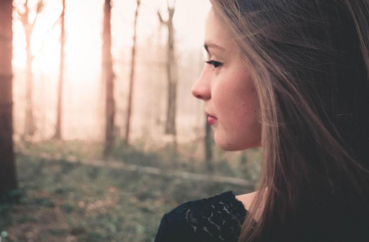 Perempuan berhidung mancung. (Unsplash/Andrii Podilnyk)