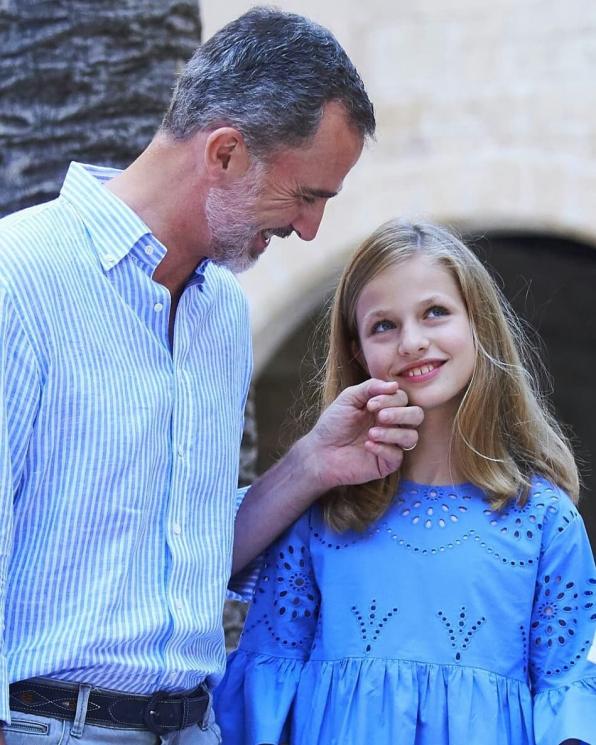 Putri Leonor dan ayahnya, Raja Felipe VI. (Instagram/@leonorandsofia)