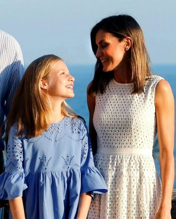 Putri Leonor dan ibunya, Ratu Letizia. (Instagram/@leonorandsofia)