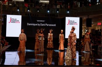 JFW 2018 Pamerkan Busana Muslim dalam Modest Prestigious