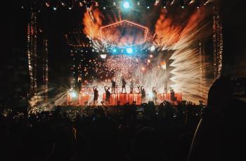 4 Tips Tetap Seru Optimal saat Nonton Virtual K-Pop Concert