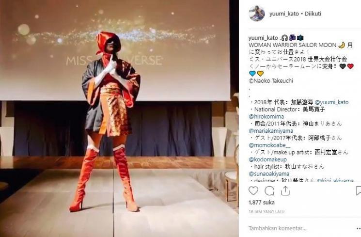 Miss Universe Japan dengan baju ninja. (Instagram/@yuumi_kato)