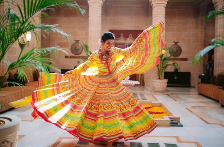 Anggun saat Dikenakan, Begini Proses Pembuatan Gaun Priyanka Chopra