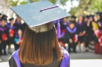 Melamar saat Kekasih Wisuda, Tukang Bakso Bakar Berbagi Tips Dapat Pacar