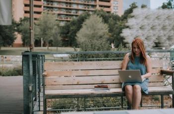 Belanja Baju Online, Wanita Ini Malah Dapat Karung Gandum