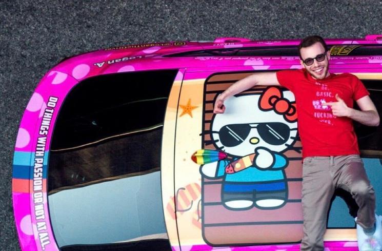 Hello Kitty Penuhi Mobil Supir Taksi Uber Ini, Bikin Gemas