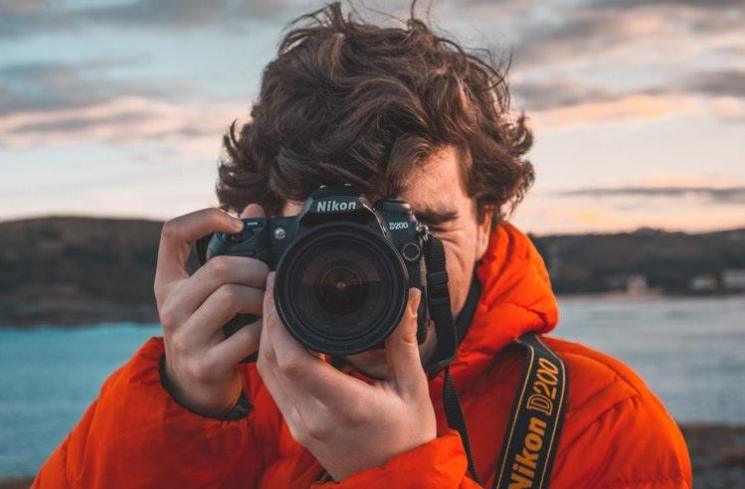 Keluarga Ini Mencari Fotografer, Gajinya Bikin Melongo