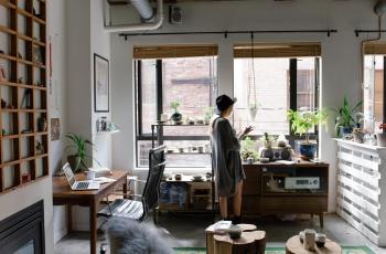 WFH Belum Berakhir? 3 Alasan Jangan Cuma Dasteran ketika Bekerja dari Rumah
