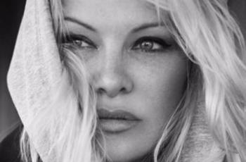 Baru Nikah 12 Hari, Pamela Anderson Cerai dari Jon Peters