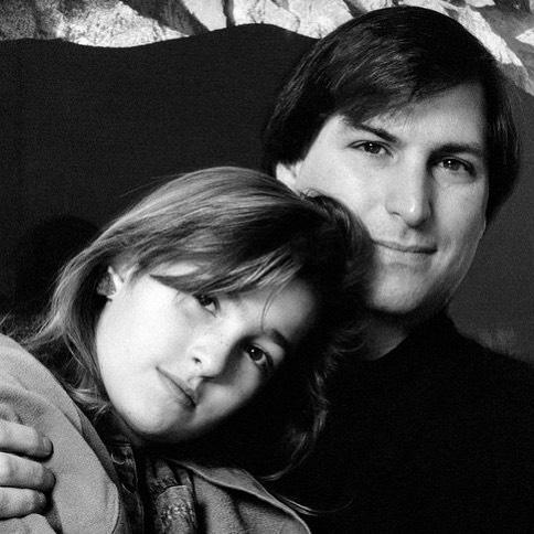 Lisa Brennan-Jobs dan ayahnya, Steve Jobs. (Instagram/librosstevejobs)