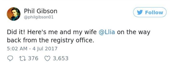 Postingan Phil saat menikahi Llia. (Twitter/@philgibson01)