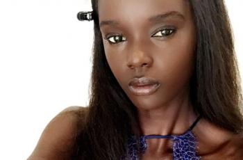 Eksotis, Model Ini Selalu Bawa Makeup Pribadi ketika Pemotretan
