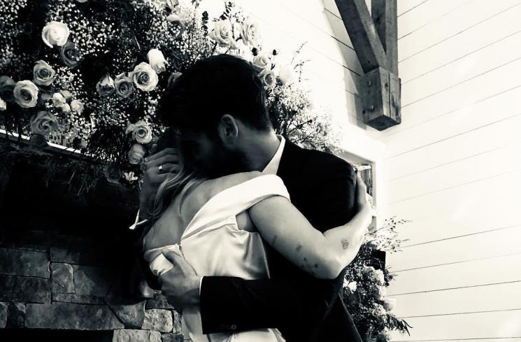 Miley Cyrus dan Liam Hemsworth resmi menikah. (Instagram/@mileycyrus)