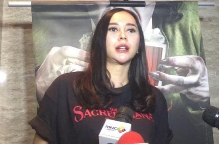 5 Seleb Cantik Ini Dinikahi Duda Bule, Aura Kasih Nomor 1