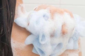 Sepekan Dapat Uang Rp140 Juta, Model Cantik Bangga Jualan Air Mandi Kotor