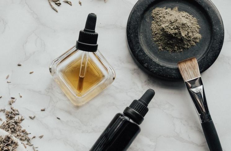 Memanfaatkan face oil untuk perawatan kecantikan. (Pexels/Daria Shevtsova)