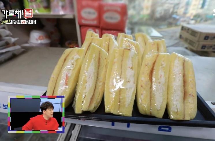 Inkigayo sandwich. (soompi)
