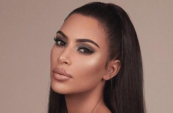 Tampil di Vogue Arabia, Kim Kardashian Pamer Lekuk Tubuh Seksi