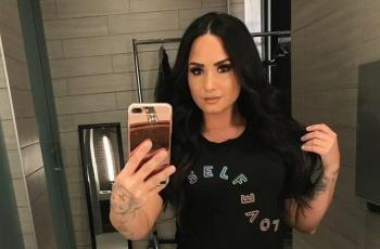 Rayakan Halloween, Demi Lovato Menjelma Lady Pennywise Seksi