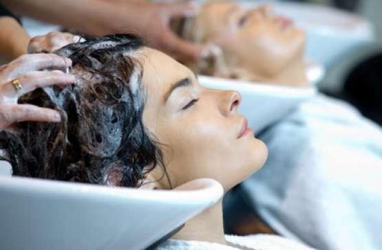 Harus Menabung Setahun sebelum ke Salon, Perjuangan Wanita Ini Tuai Pujian