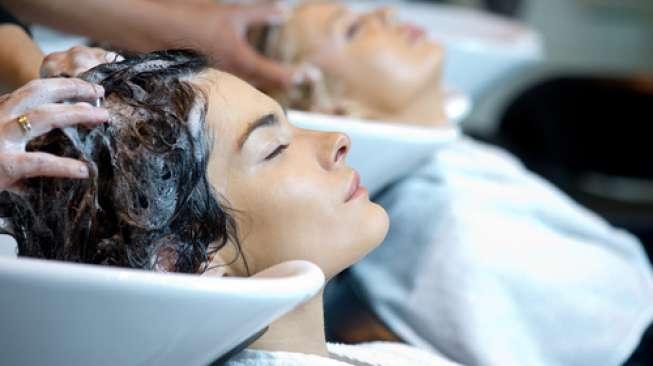 Perawatan rambut di salon. (Shutterstock)