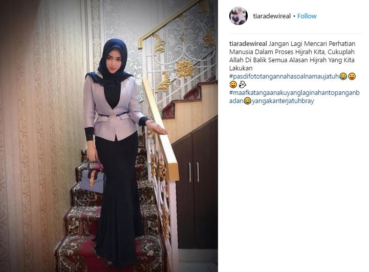 Tranformasi hijab Tiara Dewi. (Instagram/@tiaradewireal)