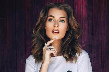 Punya Anoreksia Saat Remaja, Kini Lacey Jadi Model Cantik dan Sehat