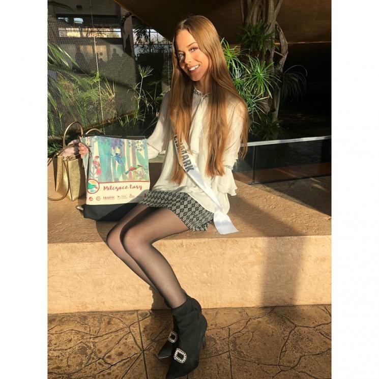 Celina Riel, putri kecantikan yang hanya punya satu tangan. (Instagram/@celinariel)