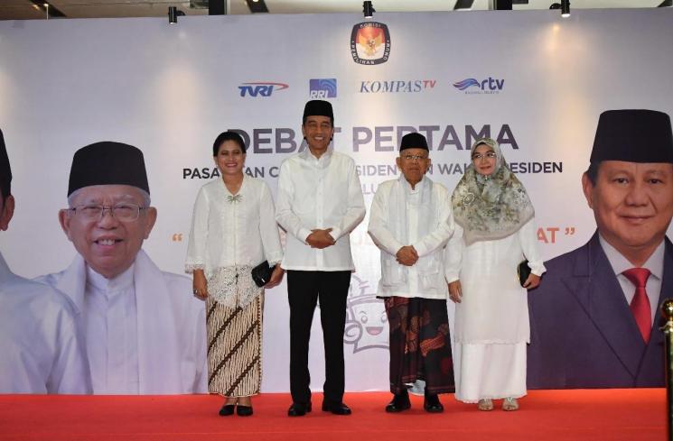 Iriana, Jokowi, Ma'ruf Amin dan Wury Estu Wulandari. (Suara.com/Antara Foto/Aprillio Akbar)