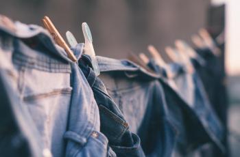Celana Jeans Terbalik Bikin Netizen Emosi, Harganya Nggak Masuk Akal