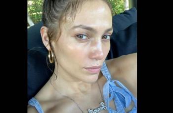 Intip Baju Pengantin yang Dikenakan Jennifer Lopez ketika Menikah, Ternyata Gaun Lama