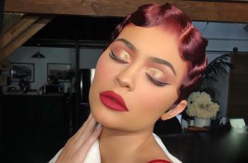 Tampil dengan Rambut Merah, Kylie Jenner Curi Perhatian di Koleksi Terbaru
