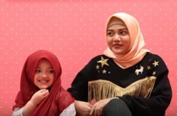 Gemas, Arsy Bikin Tutorial Hijab Bareng Aurel Hermansyah
