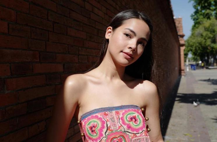 6 Gaya Urassaya Sperbund, Aktris Thailand yang Bikin Jatuh Cinta