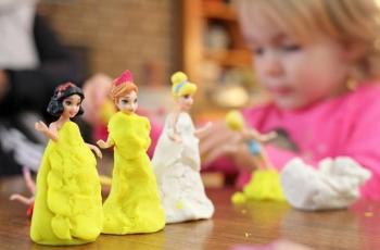 Gadis Ini Menulis Surat ke Disney, Minta Lebih Banyak Karakter Berkacamata