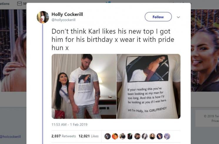 Wanita ini paksa pacarnya pakai kaus yang ada foto dirinya. (Twitter/hollycockerill)