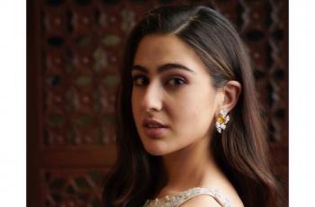 Cantiknya Sara Ali Khan, Anak Tiri Kareena Kapoor