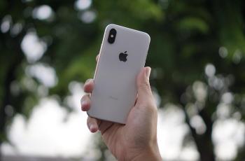 Berkah Ngambek 3 Hari, Cewek Ini Pamer iPhone X dari Pacarnya