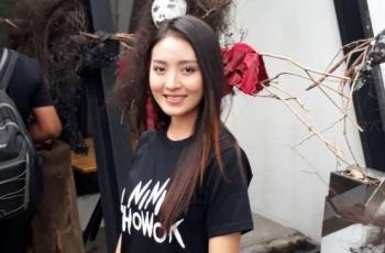 Kenakan Mini Dress Warna Pink, Begini Penampilan Menggoda Natasha Wilona